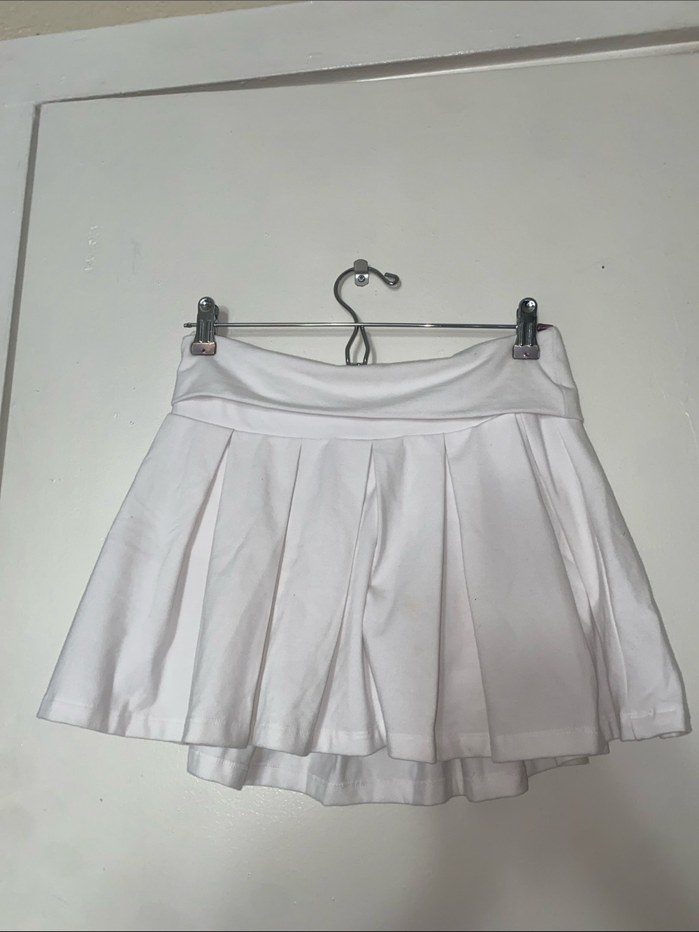 White Pleated Tennis Skort - Victoria Secret Pink - Medium